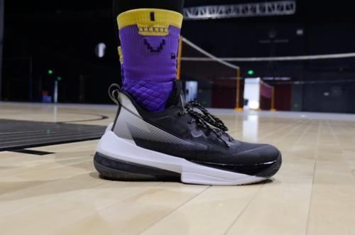 实战 脚感最舒服的实战鞋?可你能不能硬一点啊!