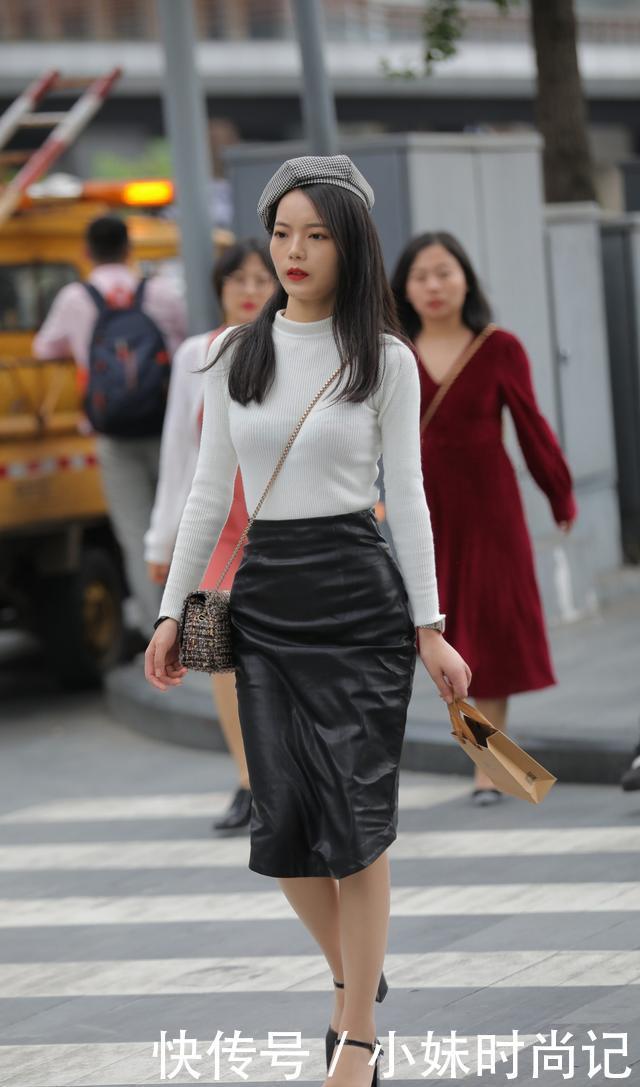 贝雷帽|街拍:黑白配怎么搭配更时髦? 加一顶格纹贝雷帽, 时髦洋气还有复古风