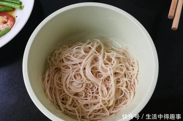  立秋后要多吃这面条，营养丰富，美味又简单！