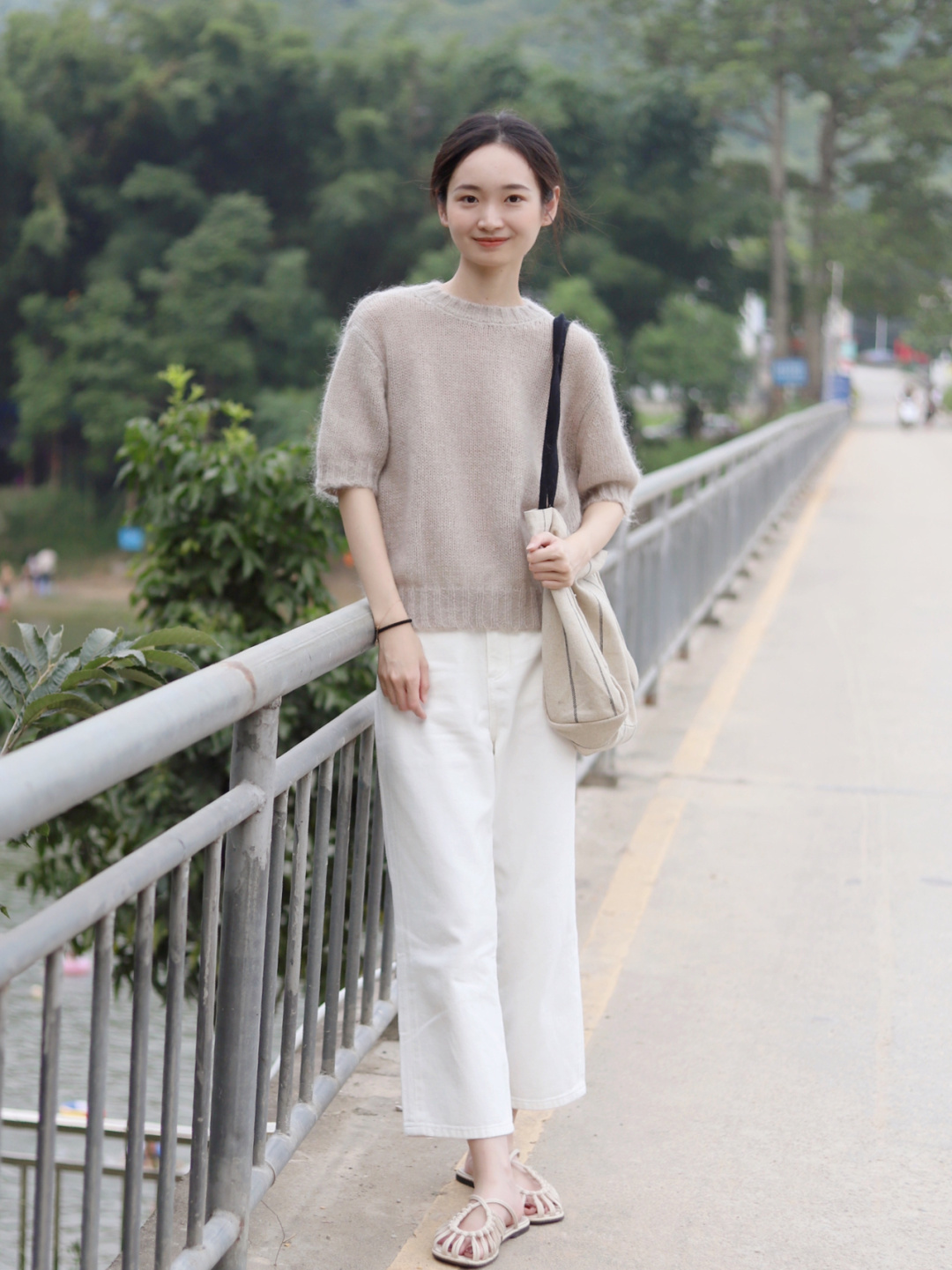 洋气|秋天,“针织衫”的高级穿搭是这样的,实用百搭还洋气,高级精致