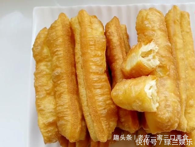 炸油条,传统老配方不用鸡蛋不用酵母,让您找回小时候的味道