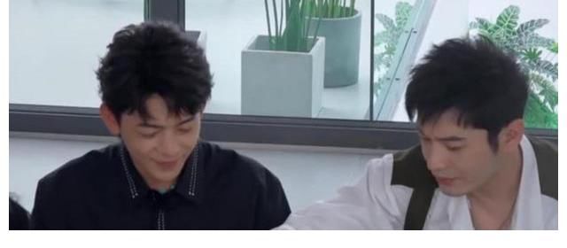 周也|谢谢你龚俊,让我对《中餐厅》还有一丝丝执念