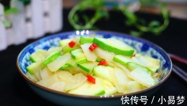 炒土豆丝|土豆别再炒土豆丝了，这种做法才是孩子最爱的，炒一盘都不够吃