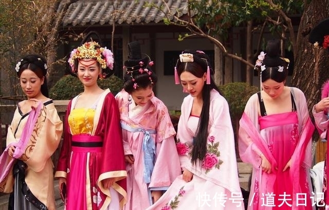 声声慢&这首《菩萨蛮》句句用叠字,描绘了明媚春光里少女的娇姿艳态