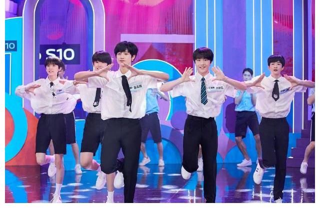 武艺|TF家族三代团《快乐大本营》首秀，竟让武艺哭笑不得？