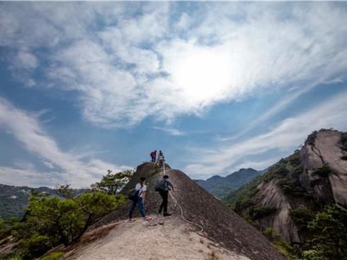 神山|安徽一座神山，山顶被“沙子”覆盖，被称为“高山中的沙漠”