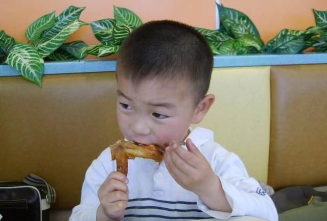 强盗|这3种食物像“强盗”,“抢”体内钙,影响孩子长个,尽量少吃