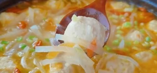 冬天要多吃萝卜,加1个西红柿,教你家常做法,出锅连汤汁都不剩