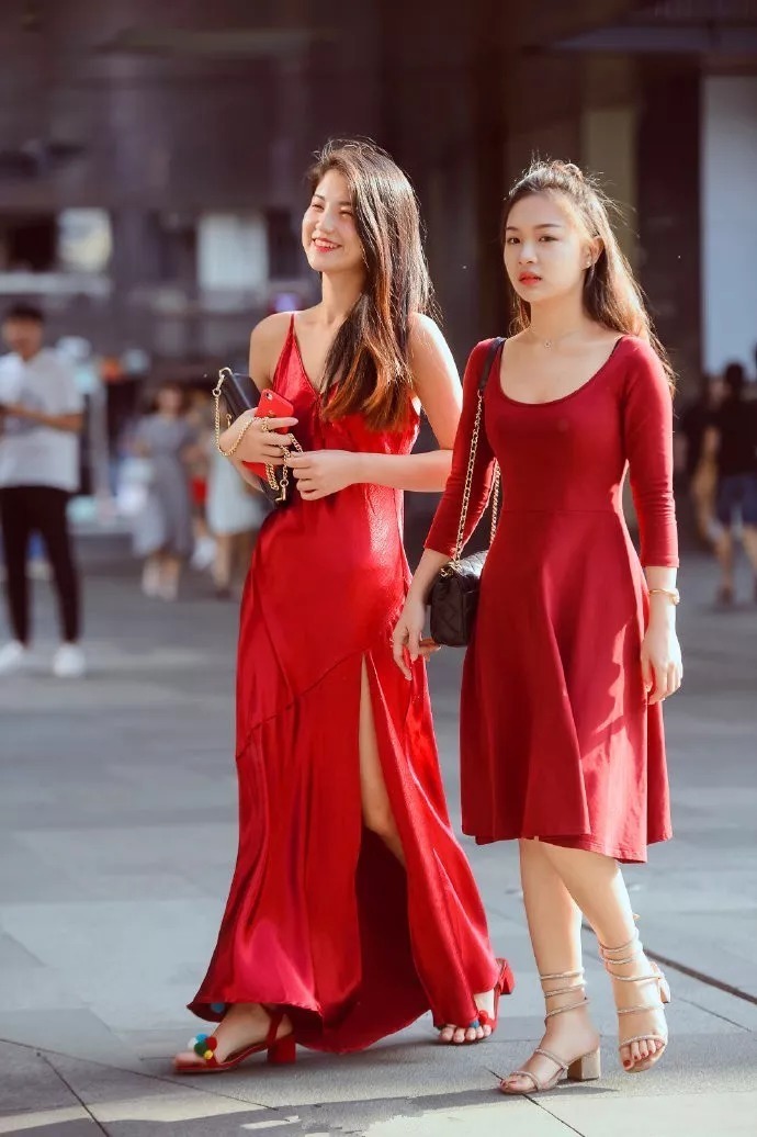 尖头|青春少女搭配高跟鞋，显得成熟又有魅力