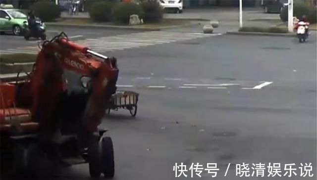 录取|14岁熊孩子花5元买钥匙,悄悄开走83万元挖掘机,网友建议录取