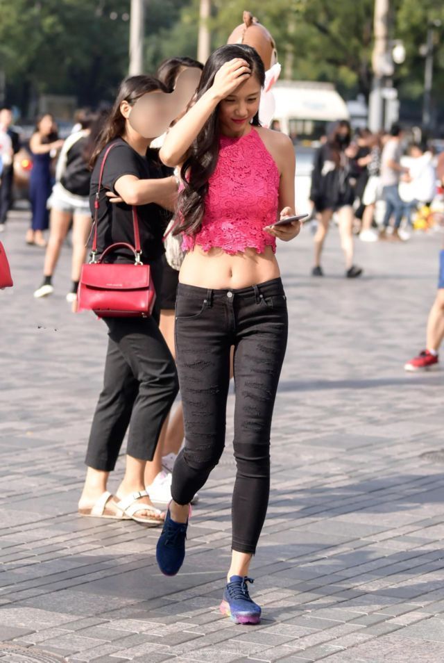 健身|街拍:健身的小姐姐身材就是好,羡煞旁人