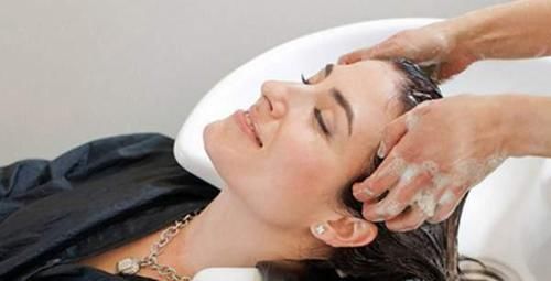 ?头发隔多久洗一次最好,很多人还不知道,难怪头发越掉越多