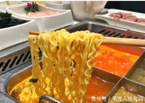 泡面|客人吃海底捞自带泡面,却被告知不让用餐,除非签了它