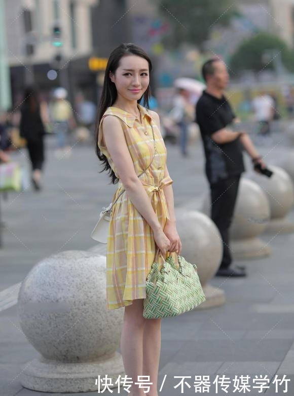  连衣裙|格纹连衣裙，让爱穿裙装的女生，尽显优雅的文艺范，美丽又恬静