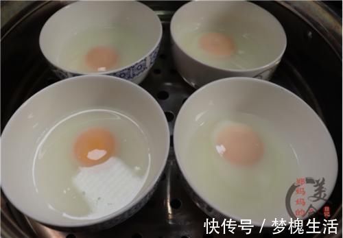诀窍|荷包蛋不可直接下锅煮,教你饭店的诀窍,一锅煮4个,个个圆溜溜