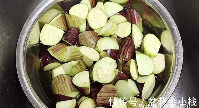 川味烧茄子|立秋后可以试一试这种方法制作的“川味烧茄子”,成菜开胃下饭