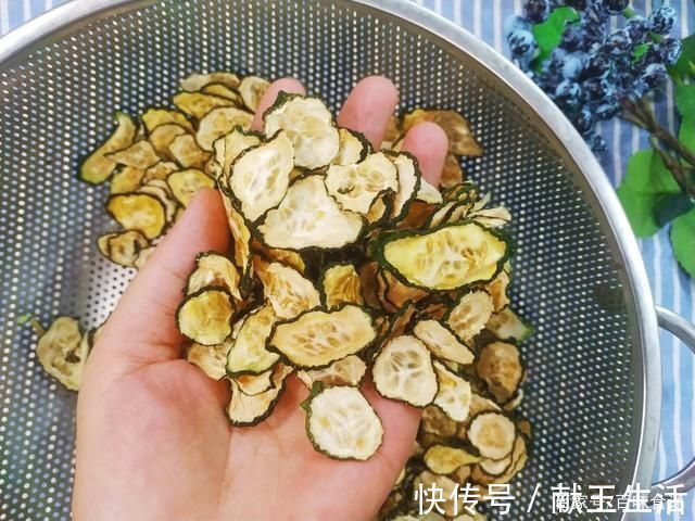 入秋后，这菜才2元1斤，晒干囤起来，能吃大半年