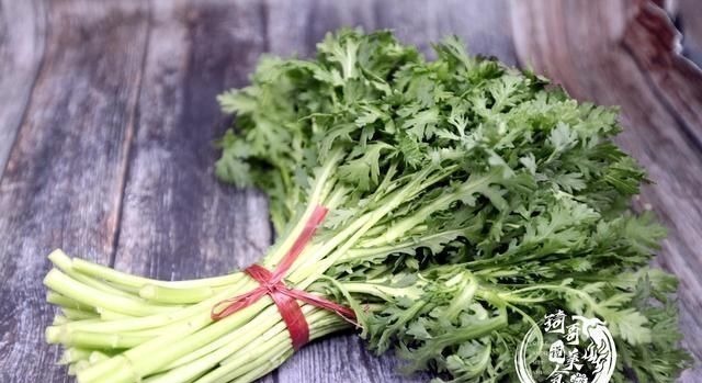 茼蒿|失眠最怕这菜，睡眠不好的人要多吃，夜晚睡得更香甜，一觉到天亮