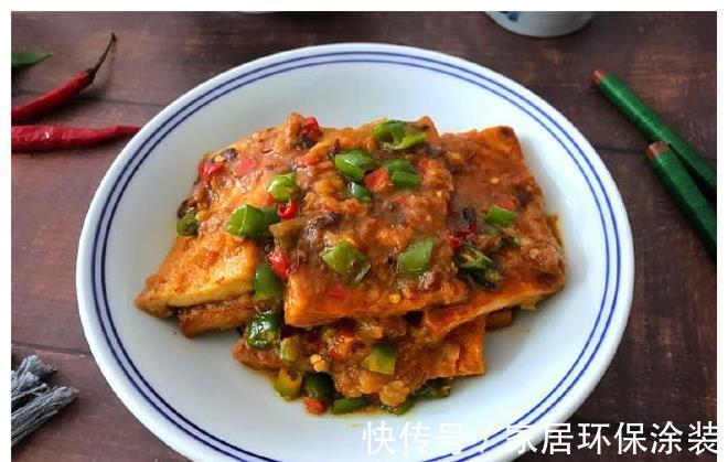 豆腐的这种做法绝了，香辣入味，比肉还好吃，上桌家人抢着吃