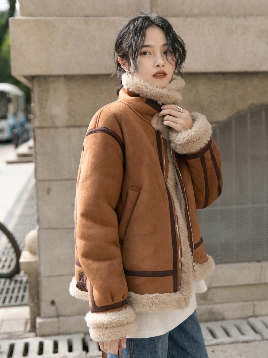 羊羔毛外套 “羊羔毛外套”今年最流行，早冬选这4个款式，简洁优雅还大气