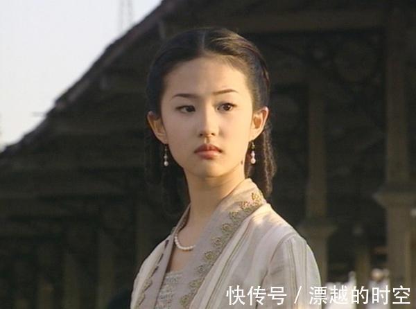 刘亦菲不受翟天临学历造假影响,晒美照