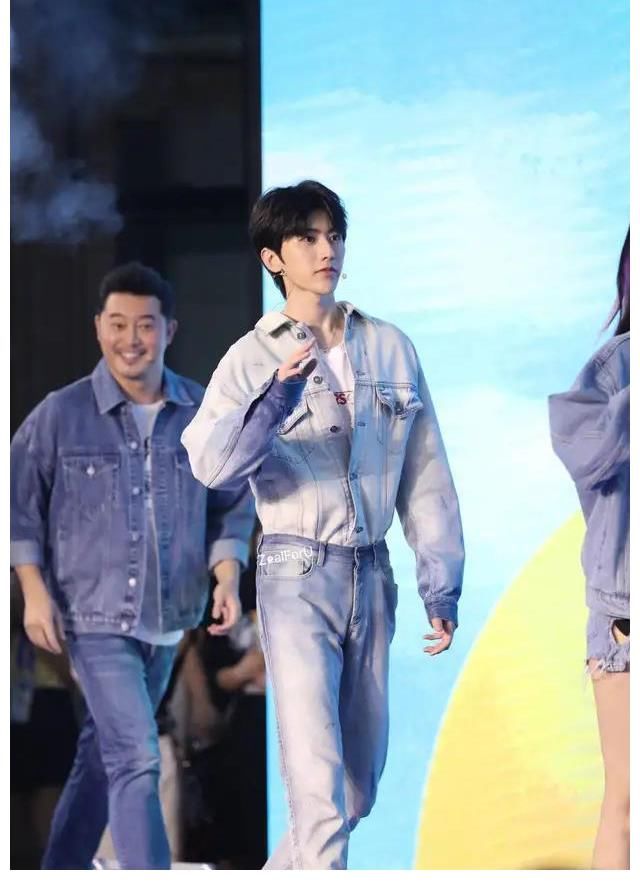 蔡徐坤|新一季跑男官宣，成员大换血，两人退出，形成三女常驻MC