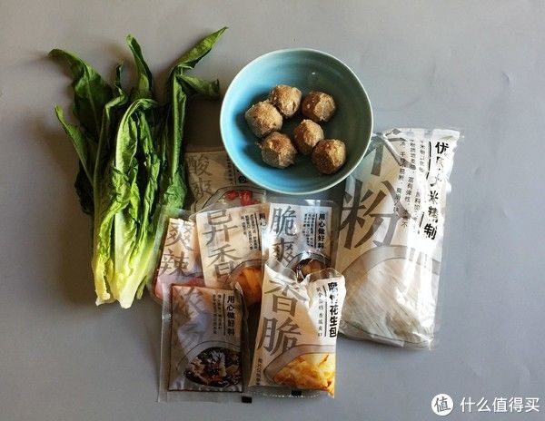 天冷，就爱这热乎乎的一锅，有肉有菜也有汤，好吃简单，过瘾极了