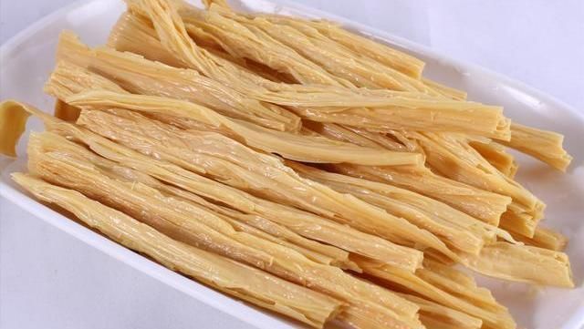 鸡胸肉|女生“152-176cm标准体重”是多少?若你符合,真令人羡慕