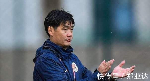 国足|李霄鹏上任后首次发声!将国足比作不争气的儿子,回应为何招52人