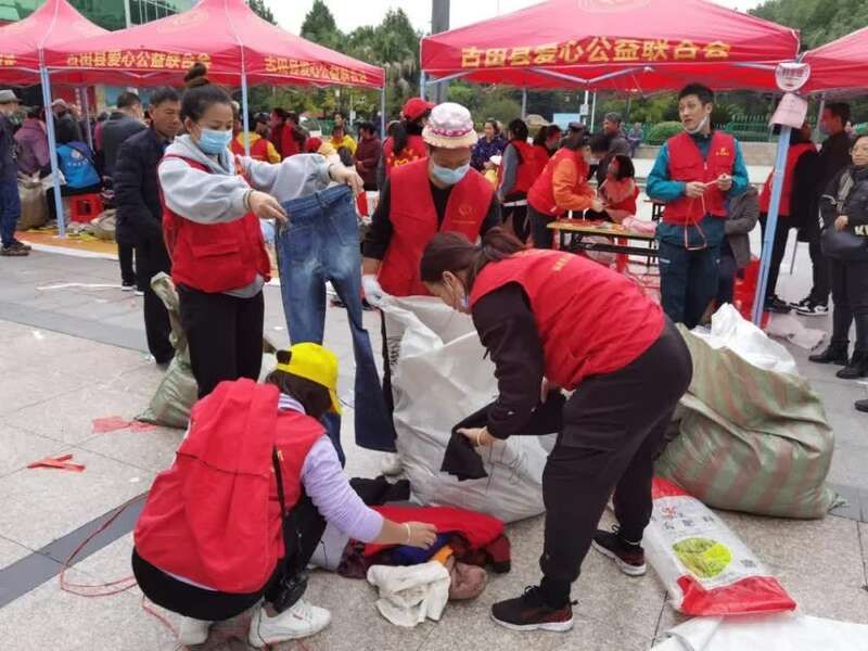 捐赠|福建古田县青年志愿者参与爱心捐衣活动