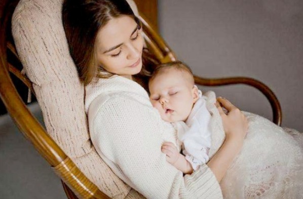 宝妈|宝宝从出生到6个月，宝妈要做好6件事，让宝宝发育得更好更健康