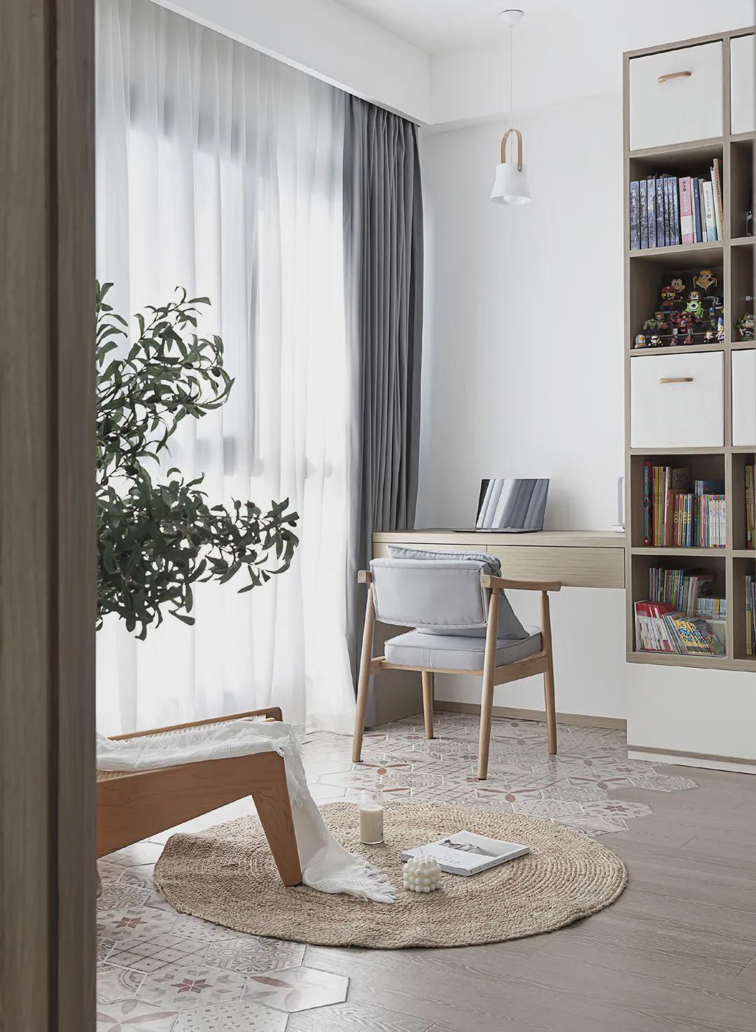 主卧|“穷装”反而更干净舒适，103㎡色调高度统一，耐看极了