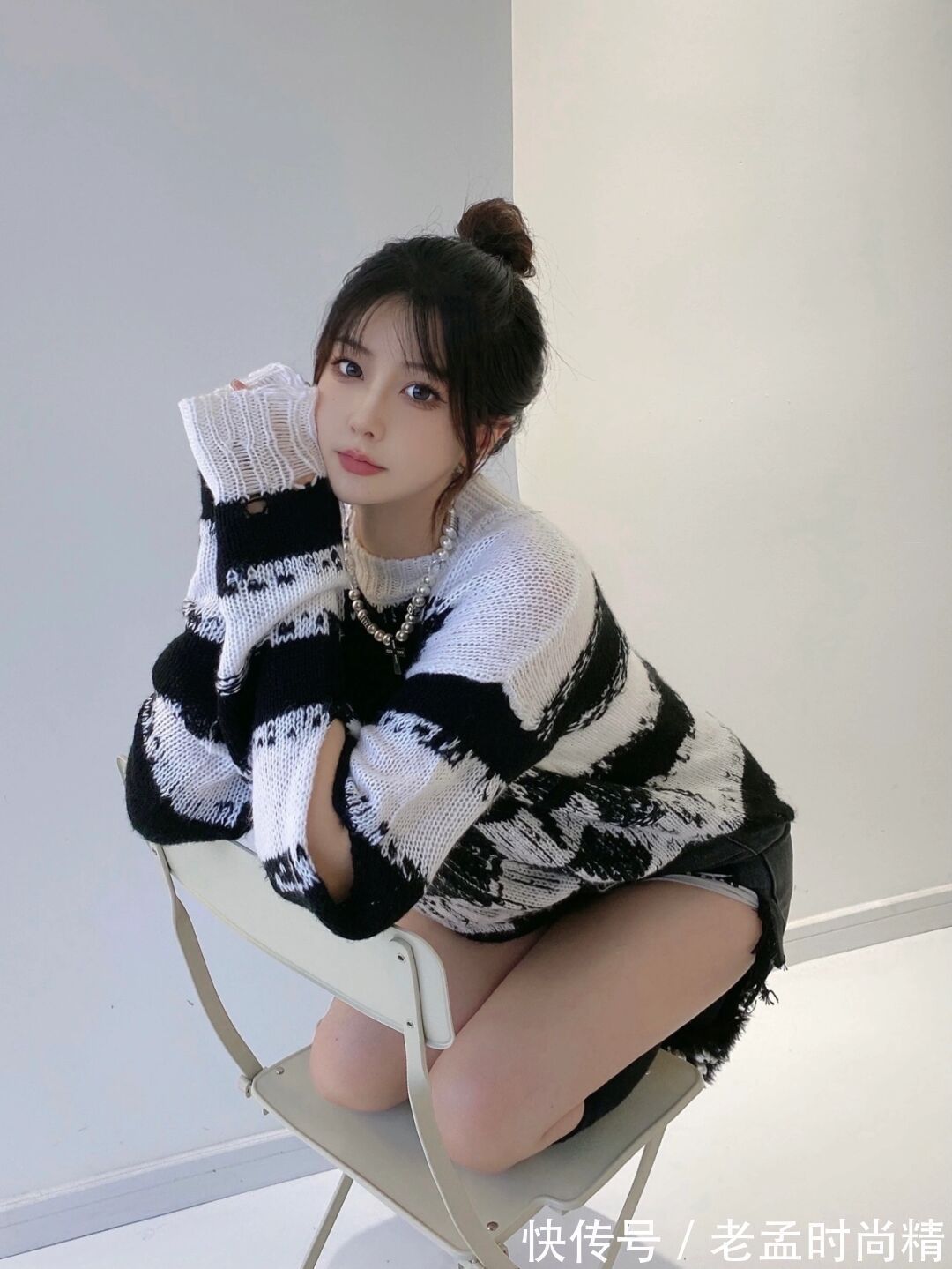 小姐姐|丸子头小姐姐毛衣配短裤, 时尚又潮流, 高级感满满