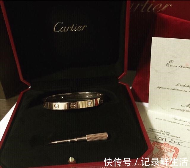 卡地亚$不同的珠宝品牌为何金价不一样!
