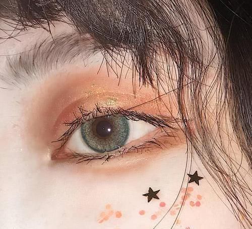 女生|眼睛有这3个标志的女生,天生自带“眼妆效果”,不怕找不到男友