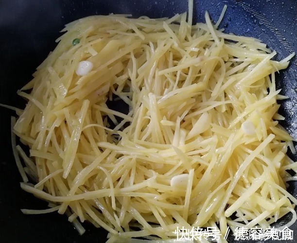 土豆和它炒,等于“天然泻药”,体重不过百,雀斑消失,越吃越瘦
