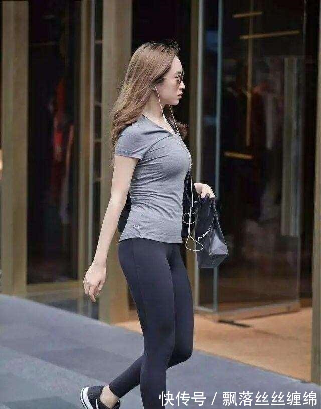 时尚感 明亮耀眼的打底裤蕴含着浓浓的时尚感,气质女生都喜欢,优雅美丽!