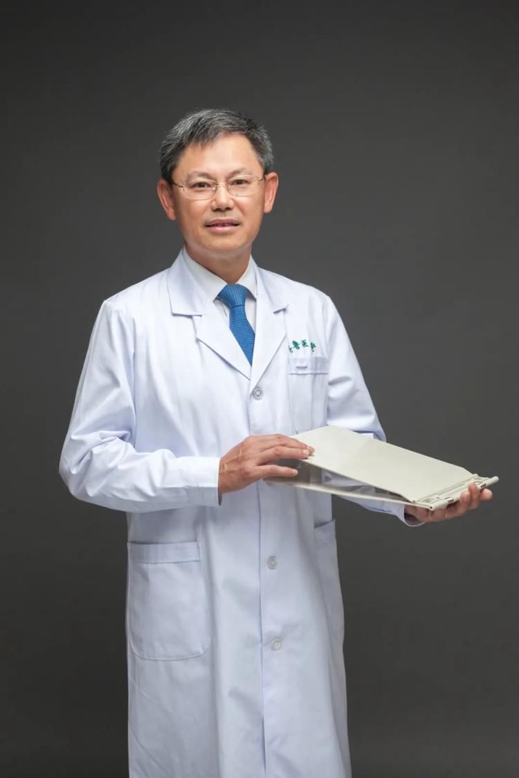 山东大学|完美矫形!山东大学齐鲁医院(青岛)脊柱外科为又一例颈椎后凸患者成功手术