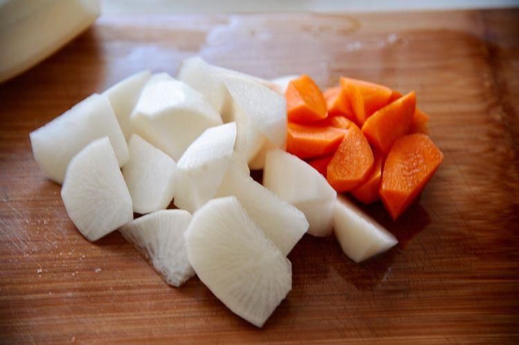 白胡椒粉|白萝卜搭配羊排骨一起煲汤，鲜美滋补营养高，天冷要常喝