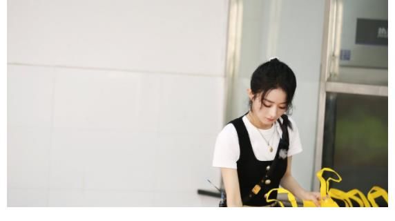 赵丽颖|赵丽颖最新一期中餐厅挑战厨师造型，马尾辫子好美，赵大厨要来了