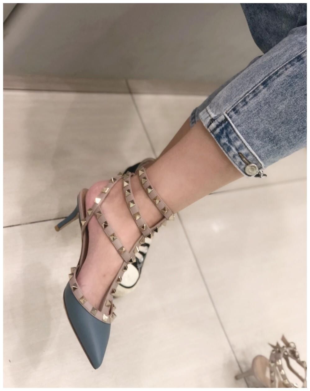 高跟鞋|满身都是铆钉的奢侈品高跟鞋，华伦天奴靠出众博眼球，性感度极高