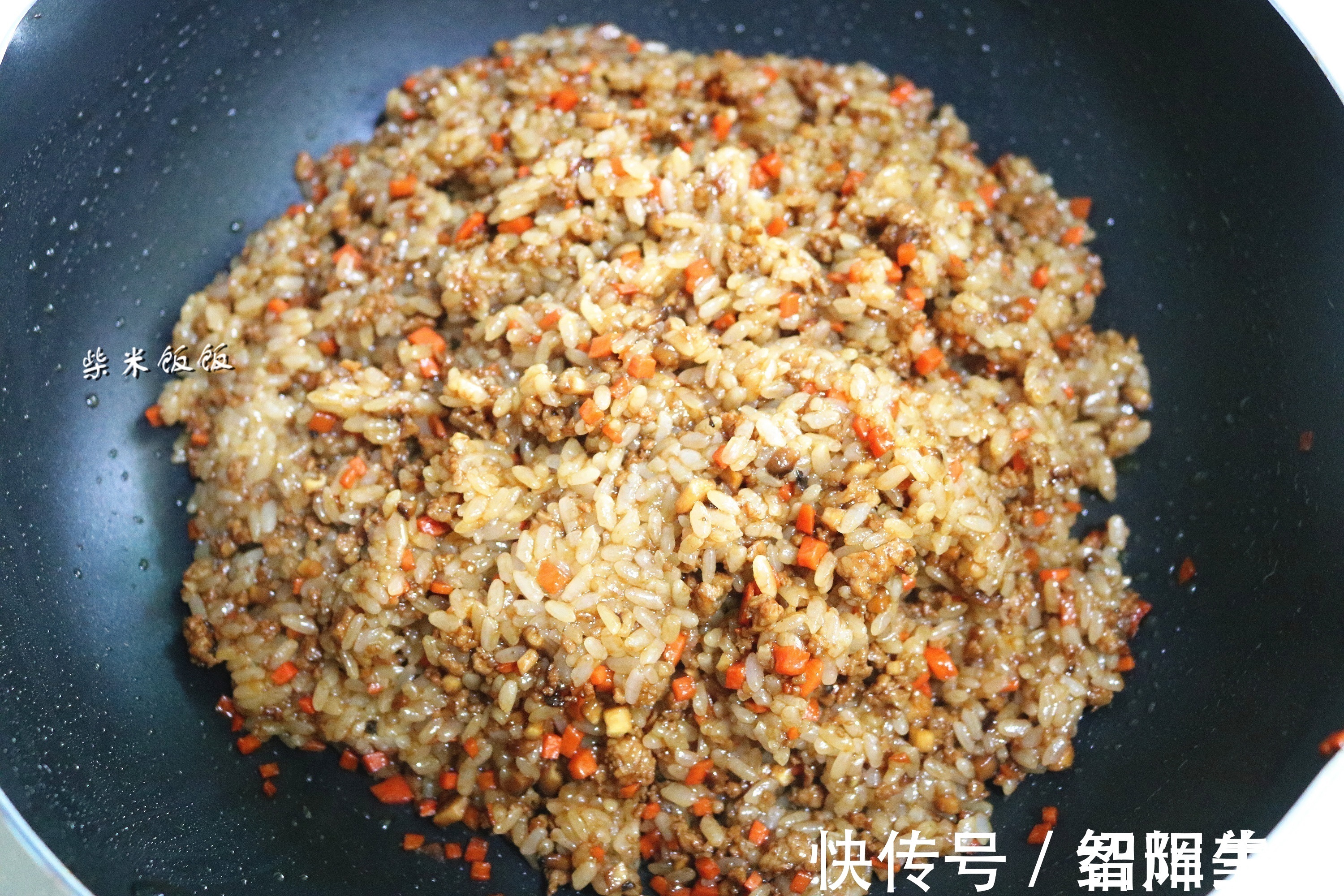 糯米|我家吃烧麦从不买,这做法简单,捏一捏10分钟出锅,4个不够吃