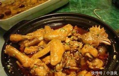 炖鸡时，有人焯水，有人直接炖，正确的做法其实是此样的