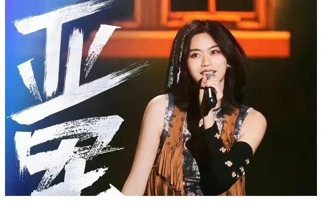 許嵩與劉瑾睿合唱《白色面包車》，嵩選之女屬實讓我羨慕了