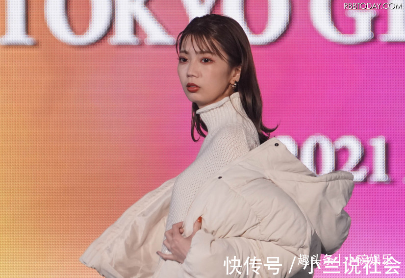 裙子|充满女人味的裙子搭配中长发和耳环,高本彩花充满了成熟气息