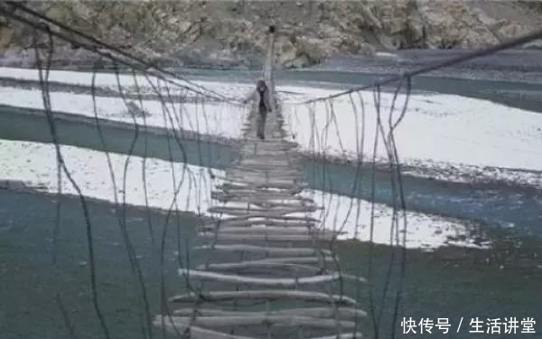看起来|世界上最恐怖的十九座桥，刚看第一眼腿就软了！