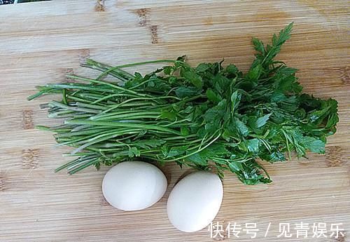 水芹菜|西红柿韭菜靠边站,此菜才是和鸡蛋绝配,简单一做,才上桌就抢光