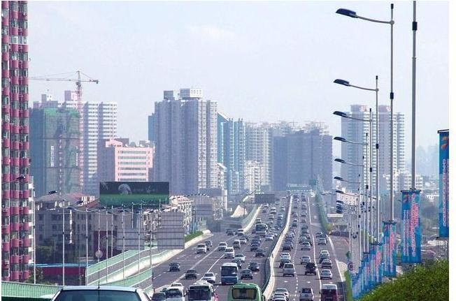 城市化率|小县城房价也开始破万,楼市“刹不住车”?内行:是好事