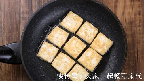 不粘|煎豆腐，不要直接下锅煎，牢记5个诀窍，不粘锅不易碎，外酥里嫩