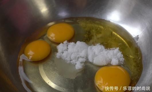面粉|3个鸡蛋1碗面粉,你最想不到的做法,比油条简单,比油饼好吃